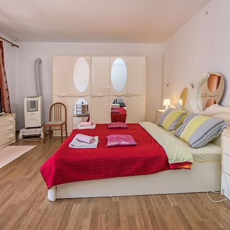 Two Bed Rooms Fortuna Near The Beach Poreč Exteriör bild