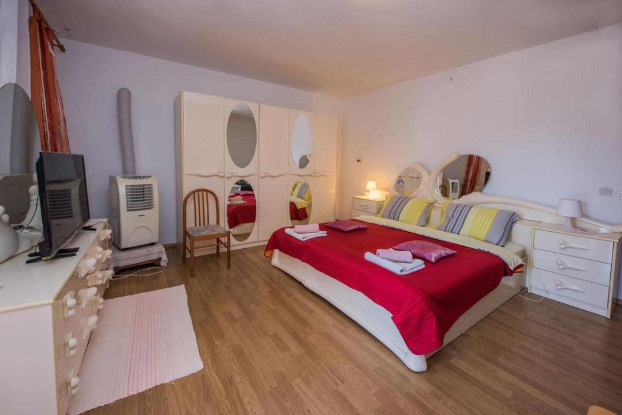Two Bed Rooms Fortuna Near The Beach Poreč Exteriör bild