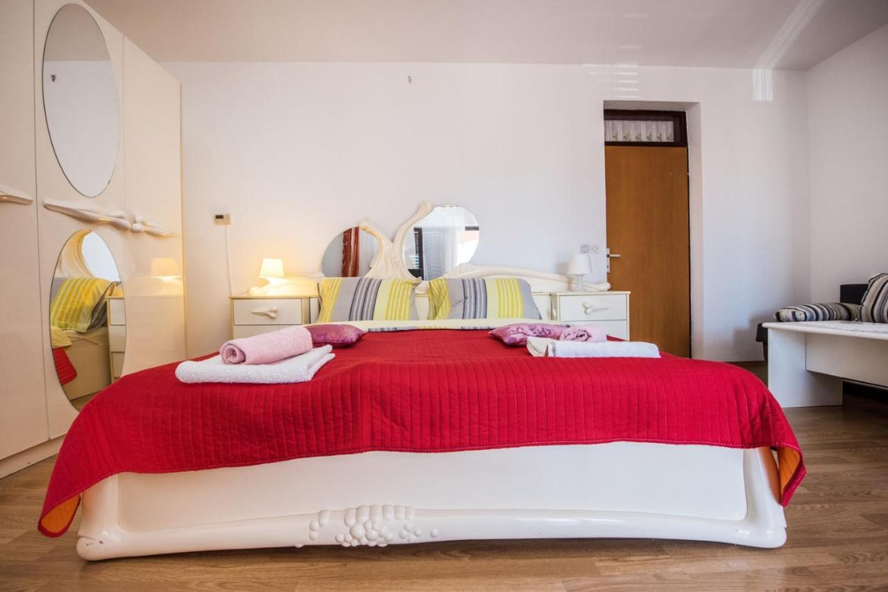 Two Bed Rooms Fortuna Near The Beach Poreč Exteriör bild
